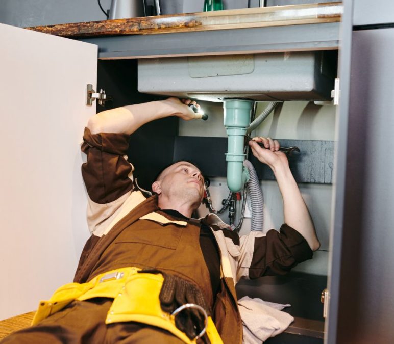 Najczęstsze problemy hydrauliczne i jak je rozwiązać